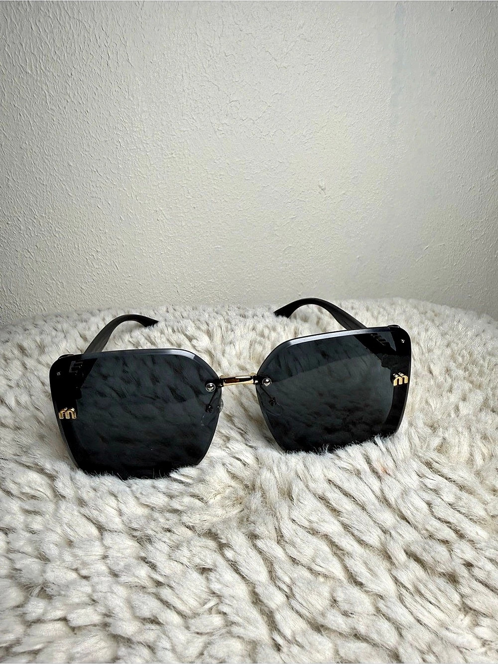 Oversized Black Sunglasses with Gold Tone & Sparkle Details